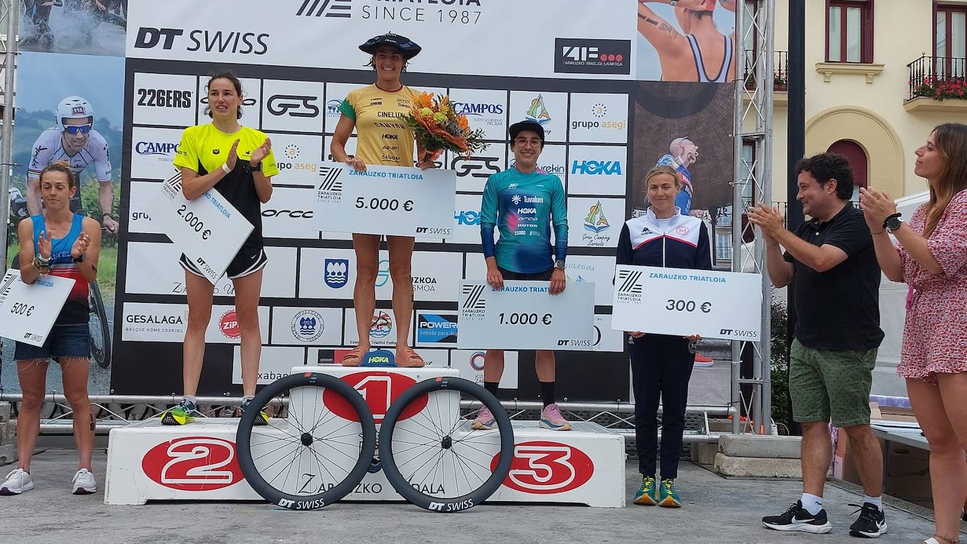 Buen ambiente en Zarautz en el triatlón