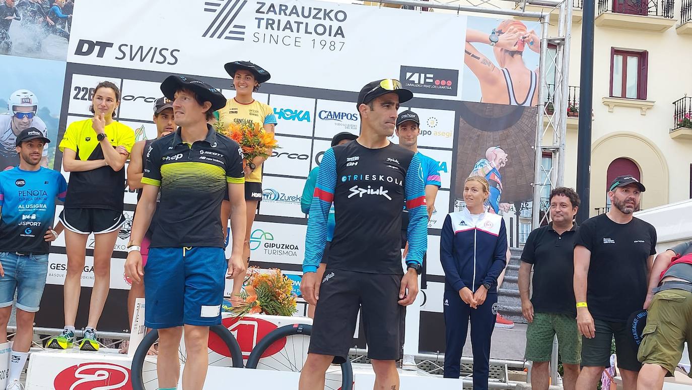 Buen ambiente en Zarautz en el triatlón