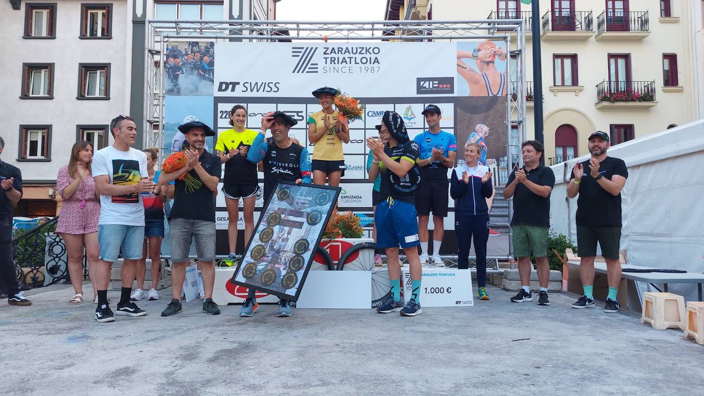 Buen ambiente en Zarautz en el triatlón