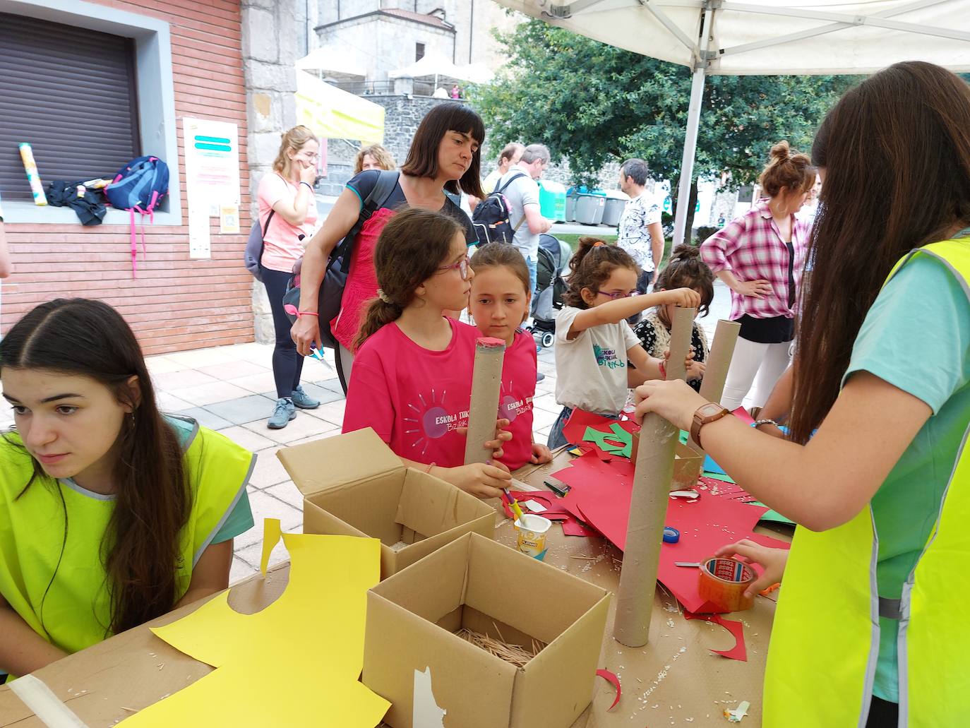 Eskola Txikien garrantzia aldarrikatu dute Lizartzan