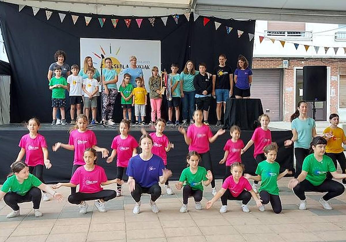 Eskola Txikien garrantzia aldarrikatu dute Lizartzan