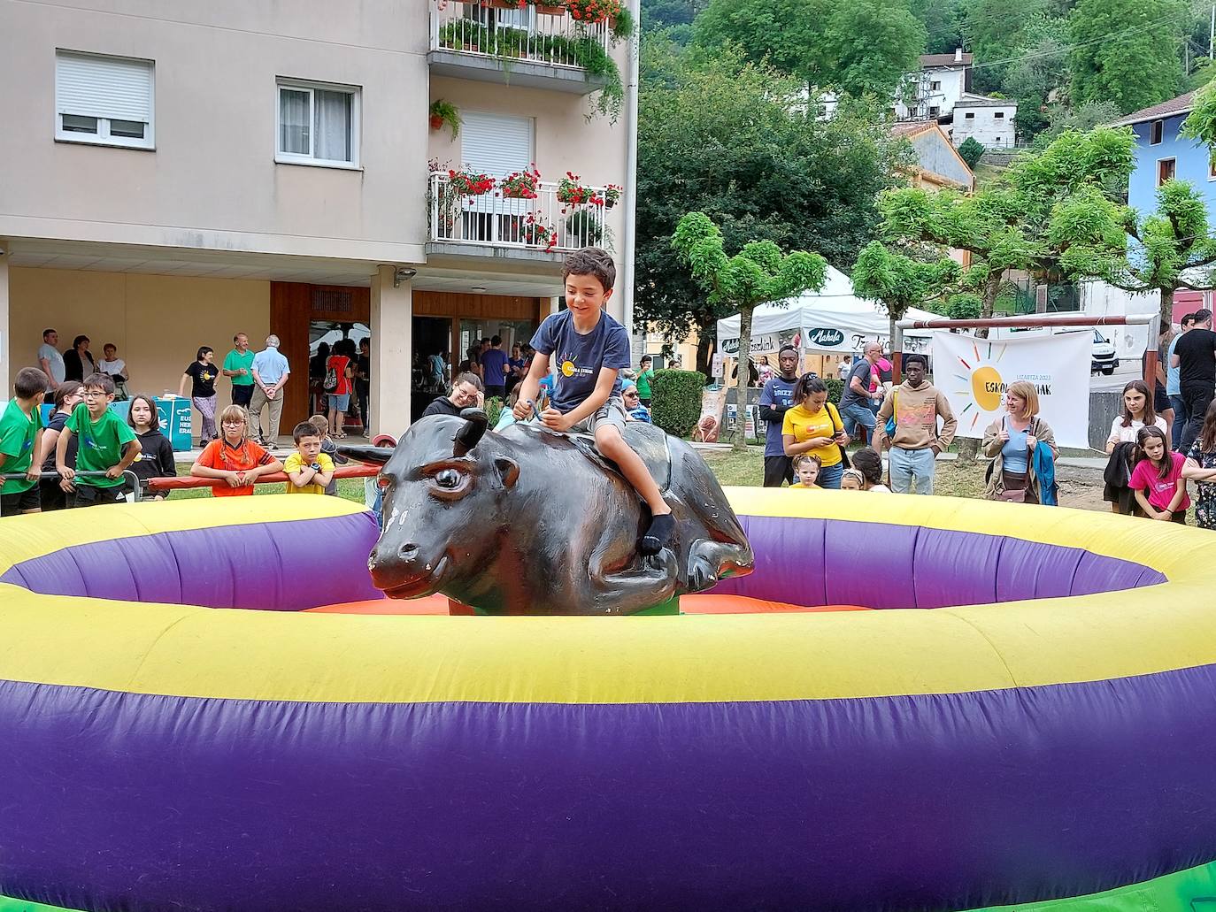 Eskola Txikien garrantzia aldarrikatu dute Lizartzan