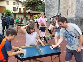 Eskola Txikien garrantzia aldarrikatu dute Lizartzan