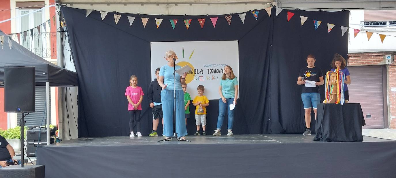 Eskola Txikien garrantzia aldarrikatu dute Lizartzan
