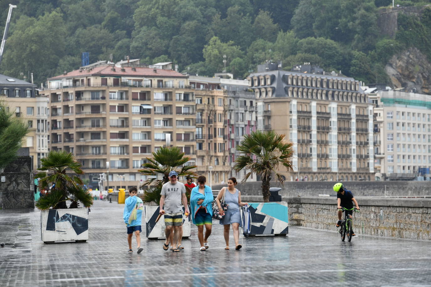 El paraguas vuelve a abrirse paso en Gipuzkoa