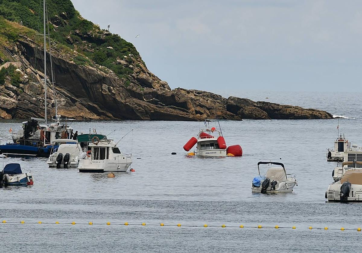 Se hunde un yate de 14 metros de eslora en la bahía de La Concha