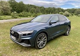 Un vehículo que sirve para todo:circular por carretera cómodamente osubir a Opakua (en la imagen) por loscaminos de piedra sin despeinarse...