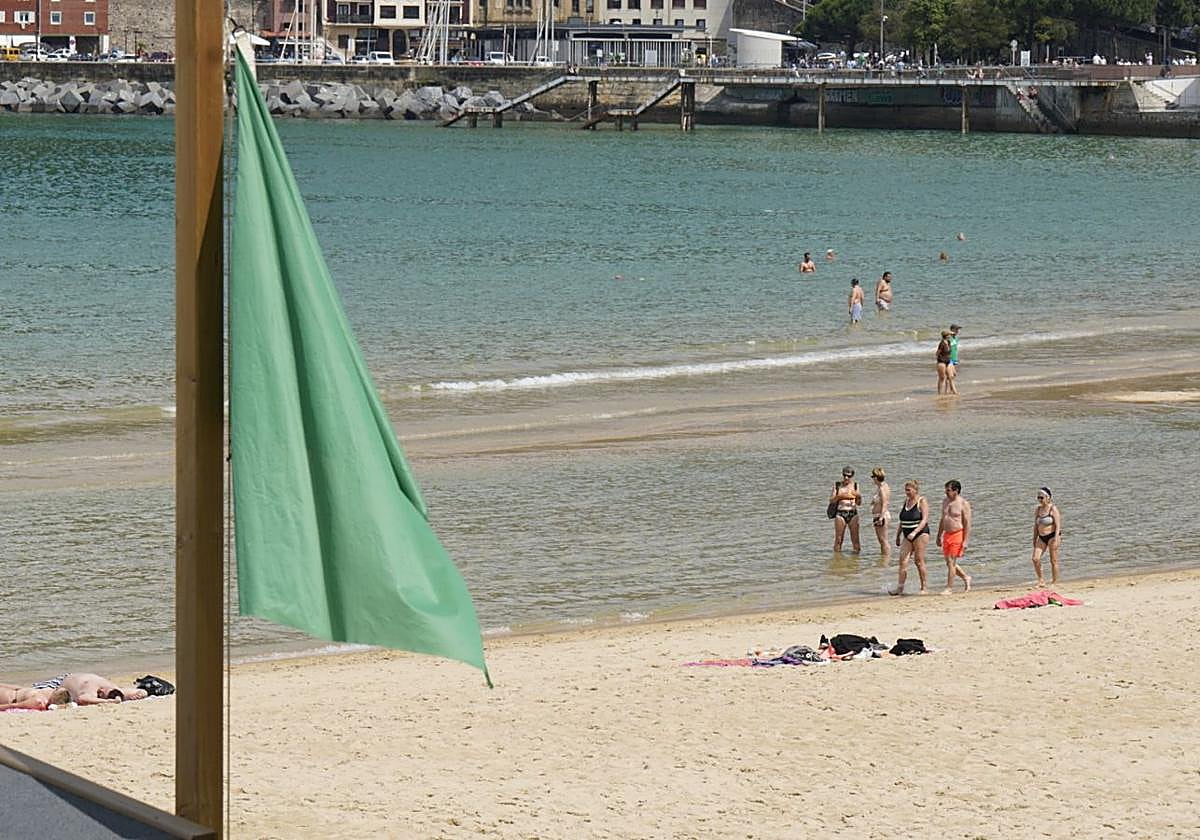 Bandera verde de nuevo en La Concha