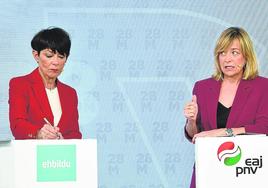 Maddalen Iriarte, de EH Bildu, y Eider Mendoza, del PNV, en el último debate electoral organizado por DV.