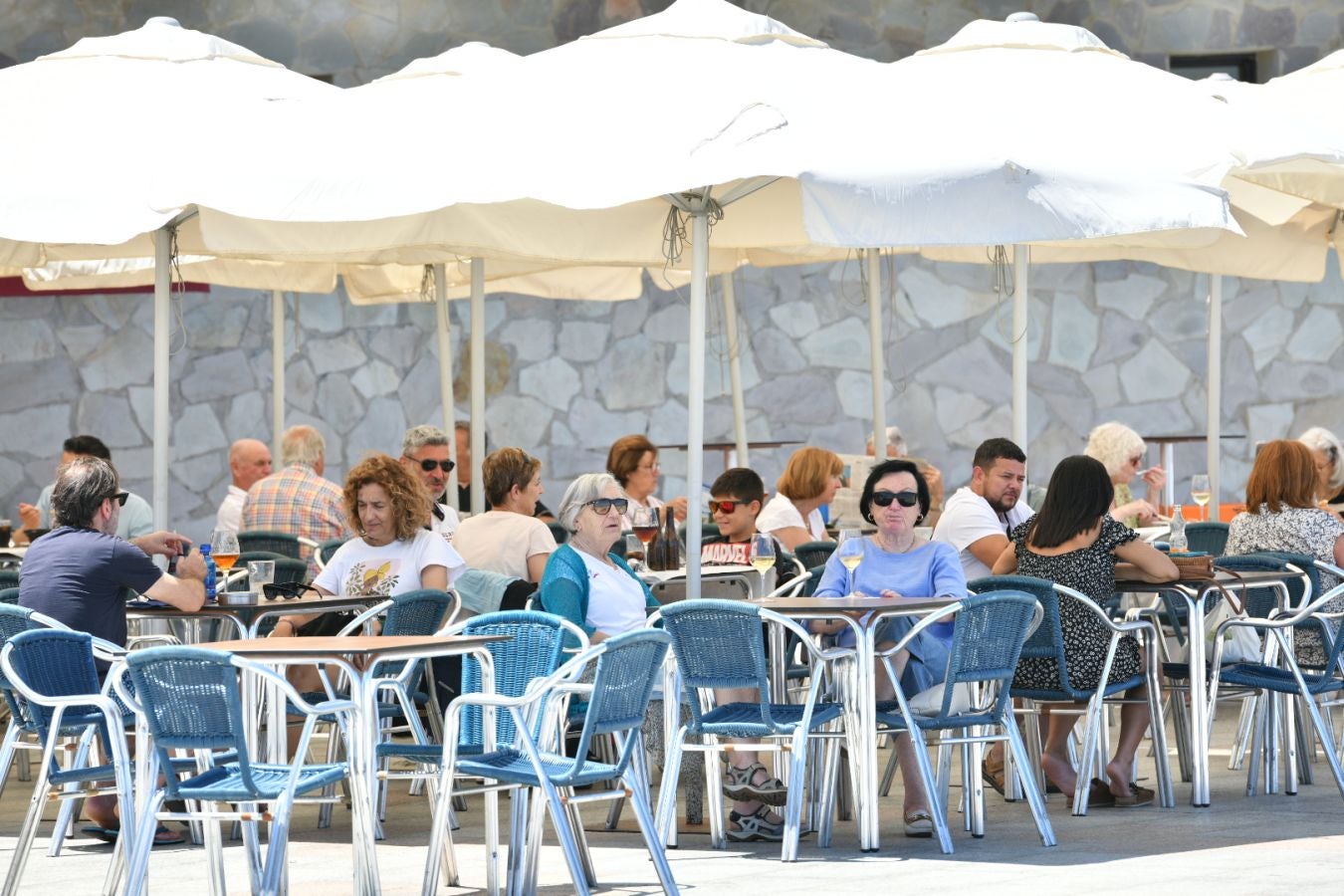 La playa de Zarautz vuelve a ser apta para el baño
