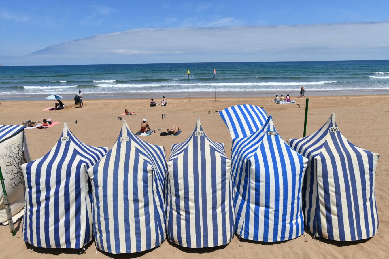 La playa de Zarautz vuelve a ser apta para el baño