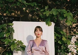 Vestido satinado en color lila de Minusse Clothing