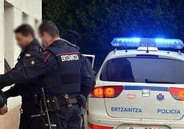 Detenidos por rociar con gas pimienta y agredir con un cuchillo a otro hombre en Donostia