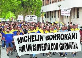 Protesta de los trabajadores de Michelin este lunes.