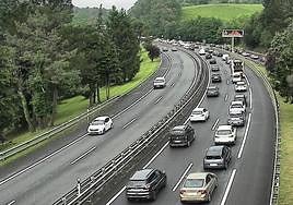 Tráfico colapsado en la salida de Donostia por la GI-20.