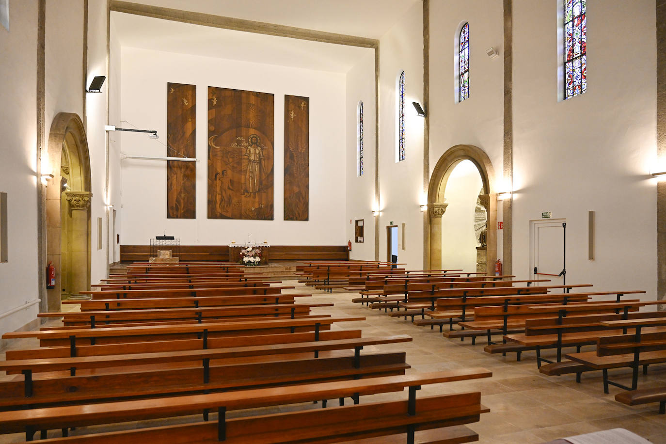 Imágenes de Beobide y vidrieras de Maumejean en Añorga