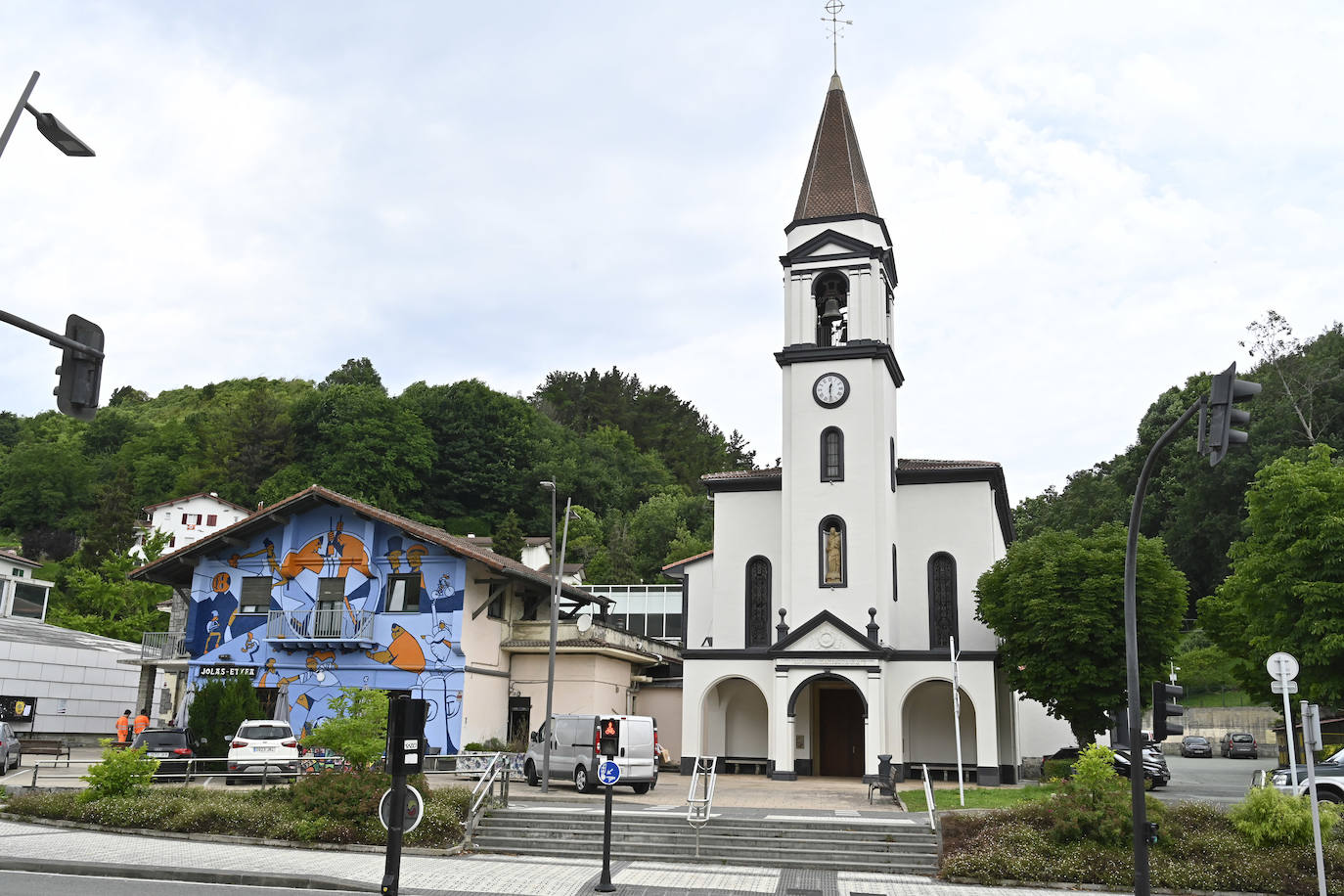 Imágenes de Beobide y vidrieras de Maumejean en Añorga