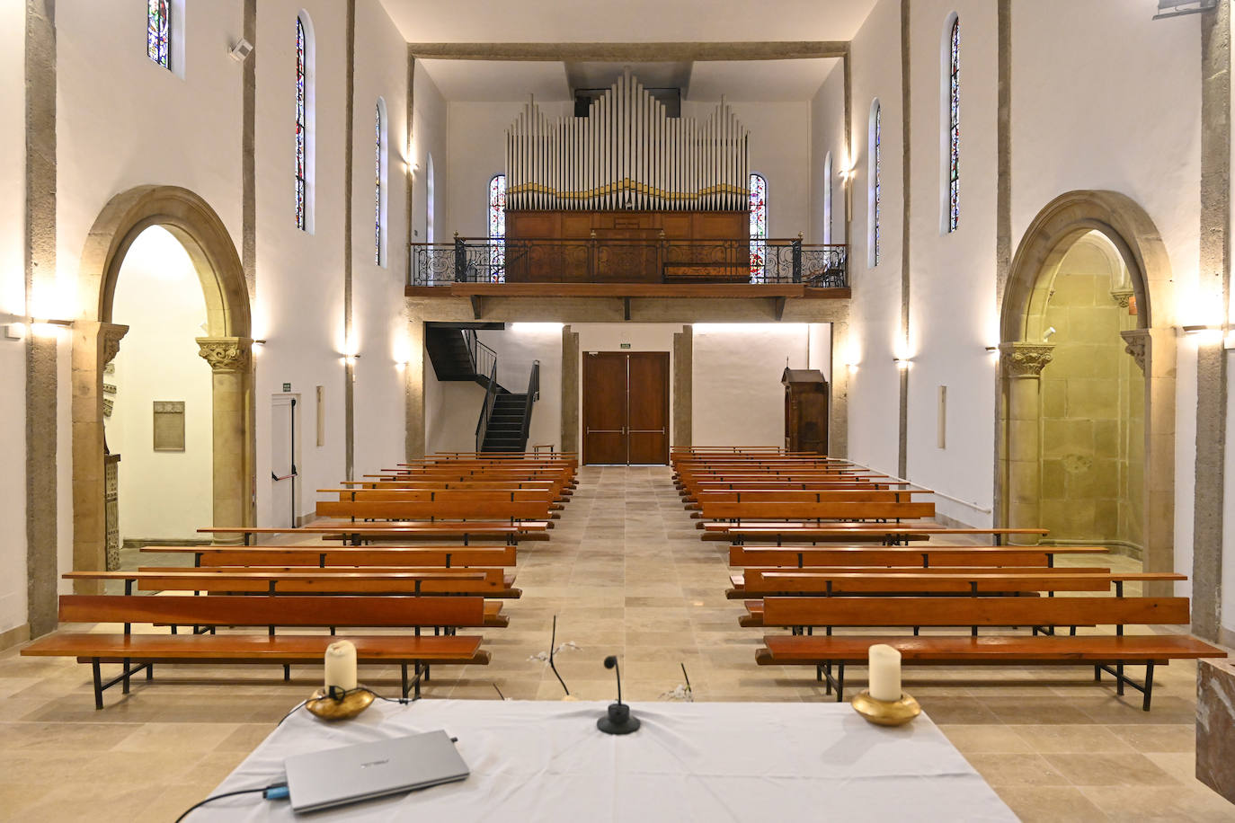 Imágenes de Beobide y vidrieras de Maumejean en Añorga