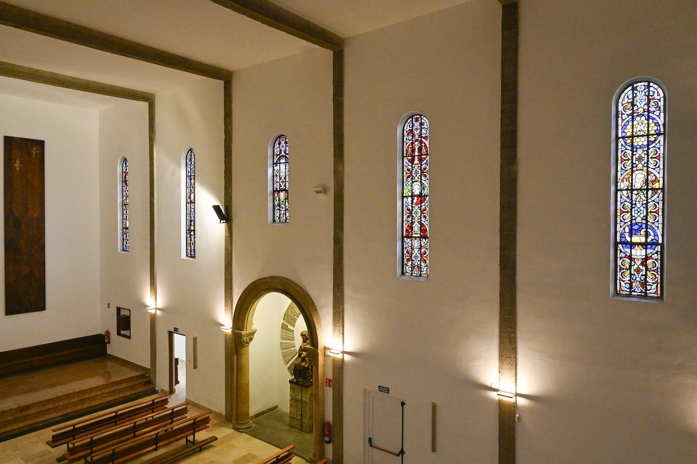 Imágenes de Beobide y vidrieras de Maumejean en Añorga