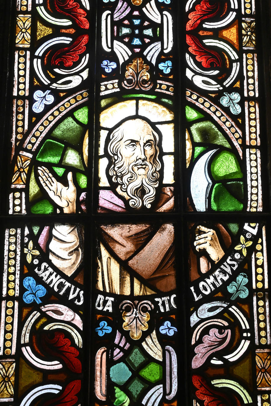 Imágenes de Beobide y vidrieras de Maumejean en Añorga