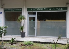 Ashtanga Yoga Donosti ha abierto sus puertas en el número 4 del paseo de Bizkaia donostiarra.