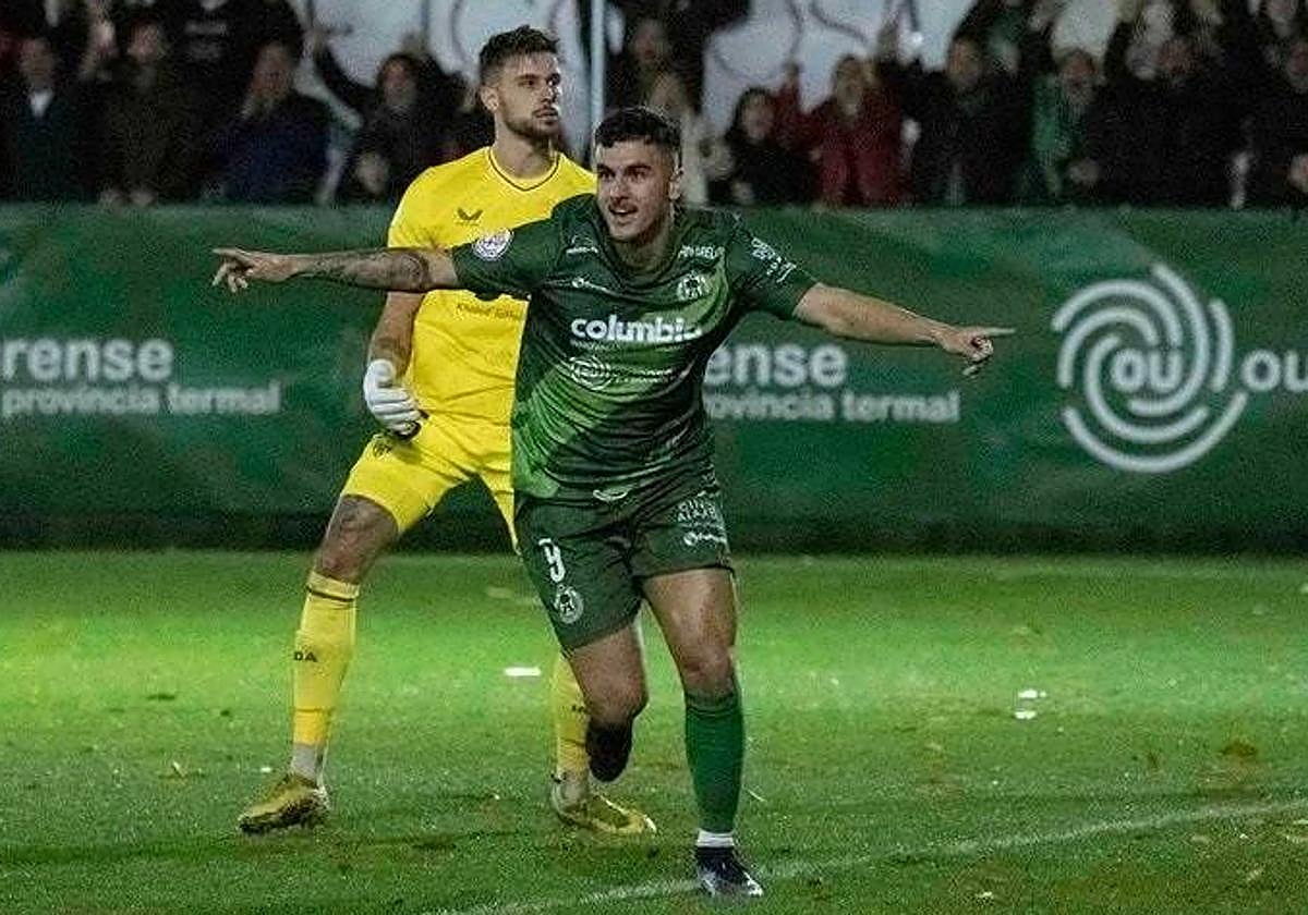 Antón Escobar anota un tanto ante el Almería en Copa del Rey.