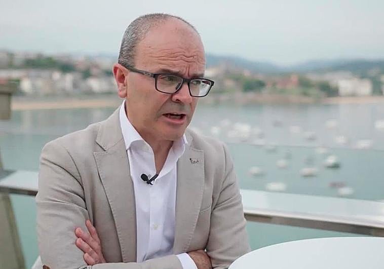 «El viajero que viene a Donostia, es culto»