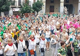 Brindis conjunto en la Plaza de los Gudaris por parte de las cuadrillas