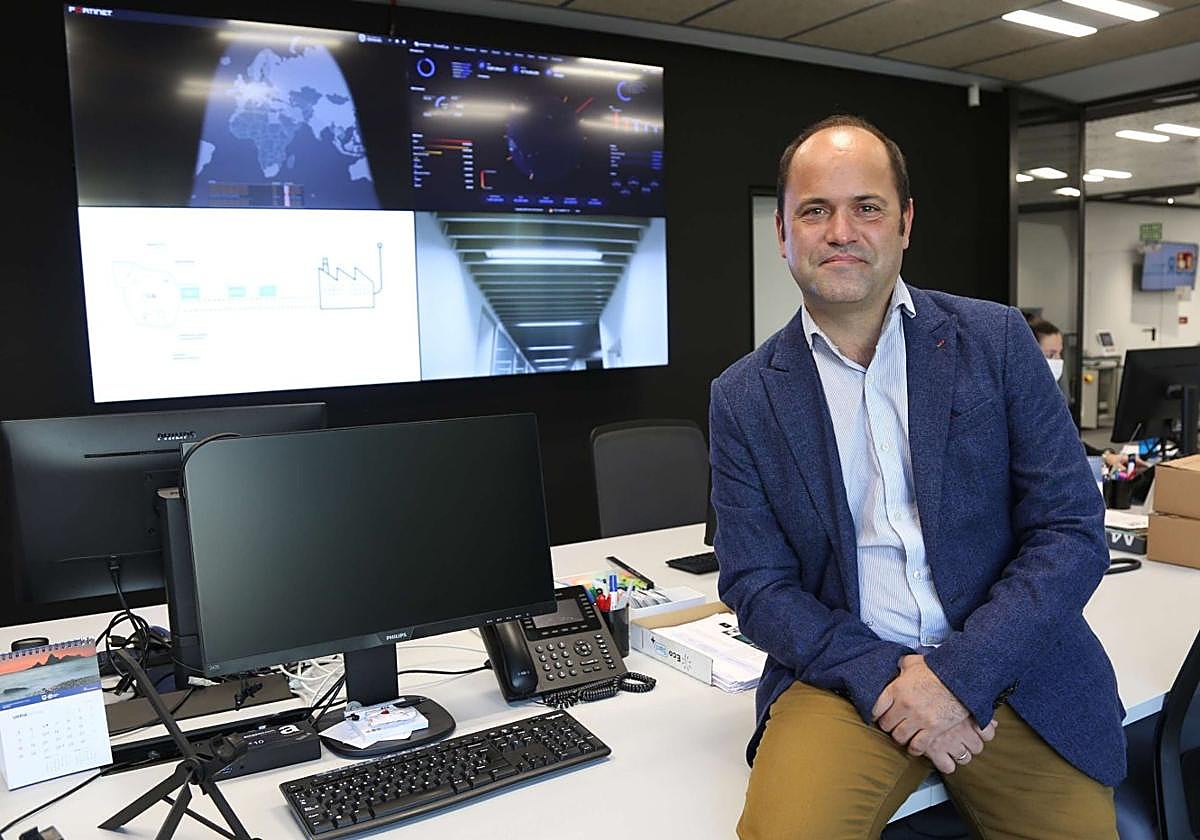 Koldo Peciña, en la sede del centro de ciberseguridad industrial de Gipuzkoa, en Donostia.