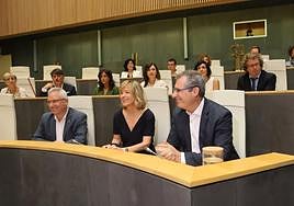 José Ignacio Asensio, Eider Mendoza y Markel Olano, en el pleno de las Juntas del pasado viernes.