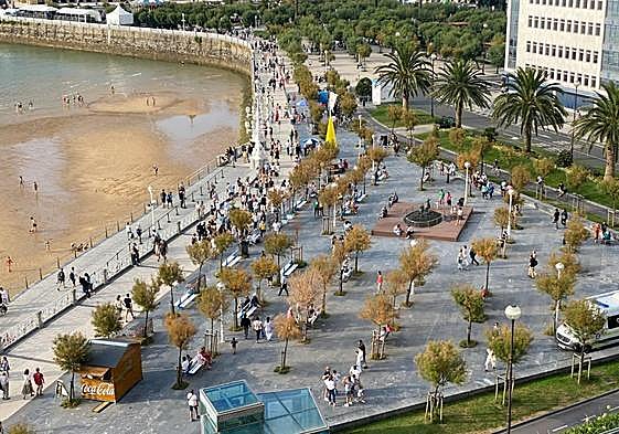 Vista aérea del paseo y de la playa de La Concha.