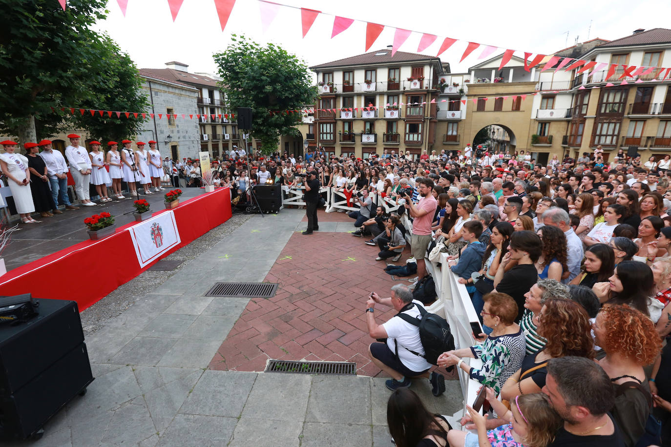 Presentación de cantineras del Alarde público