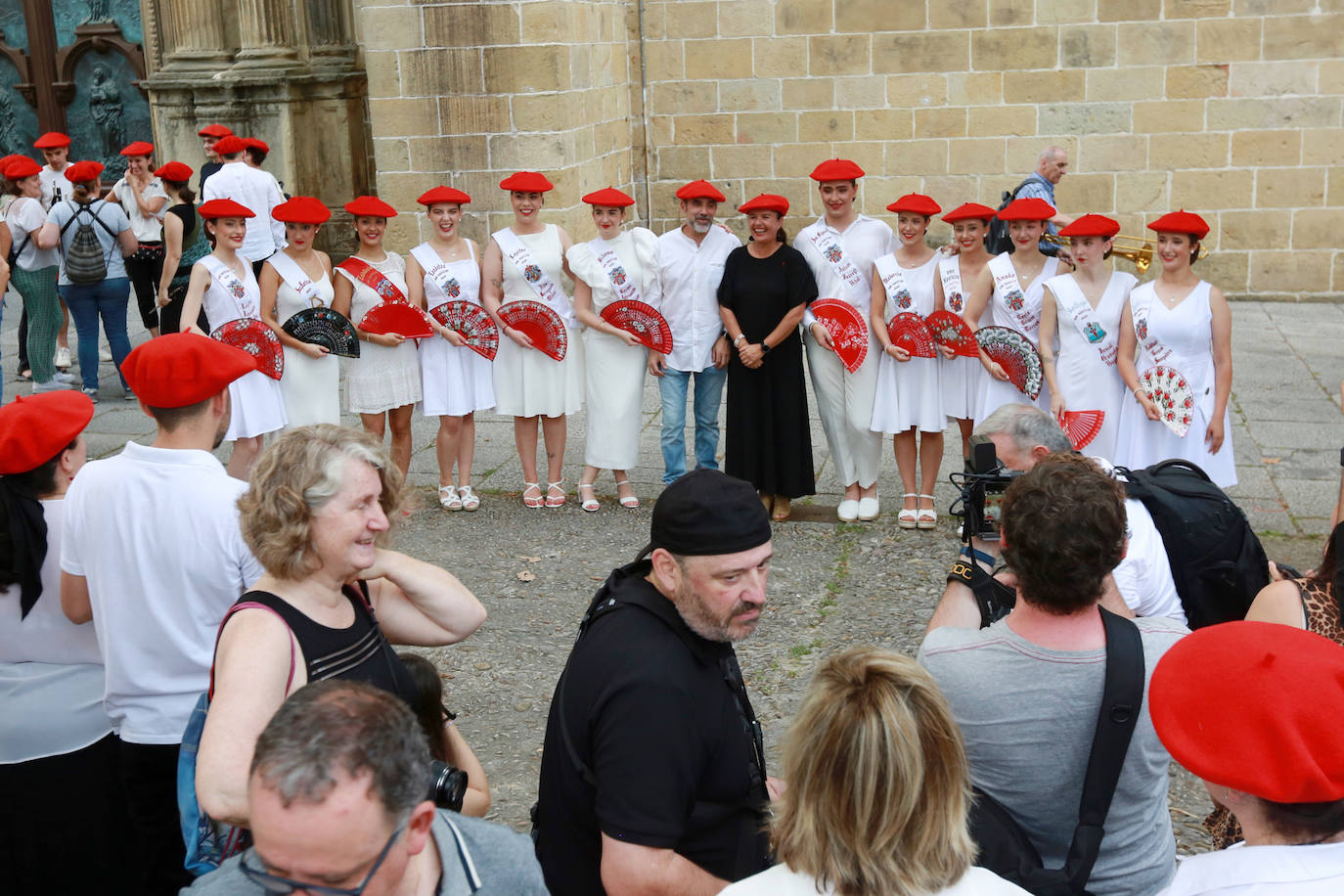Presentación de cantineras del Alarde público