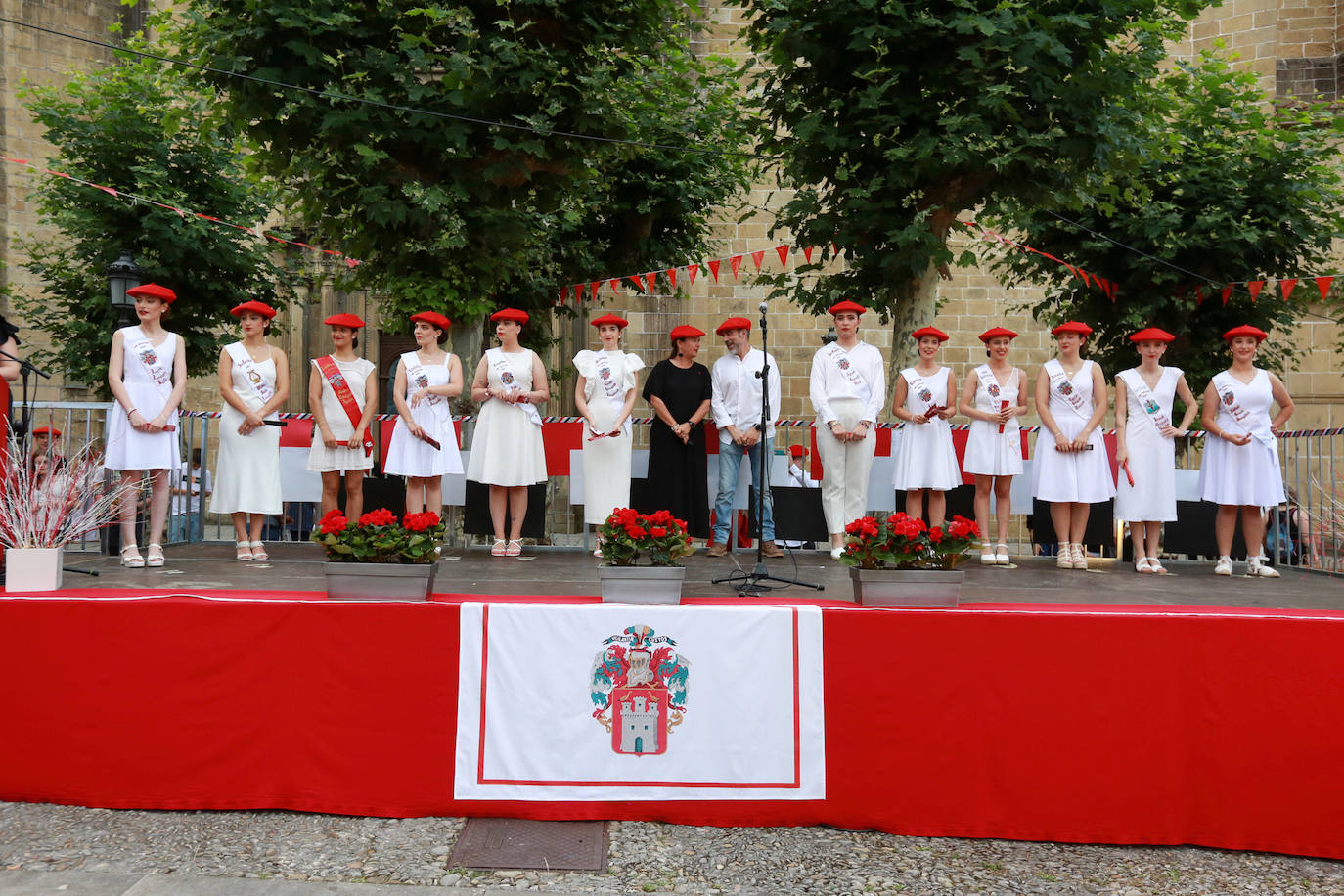 Presentación de cantineras del Alarde público
