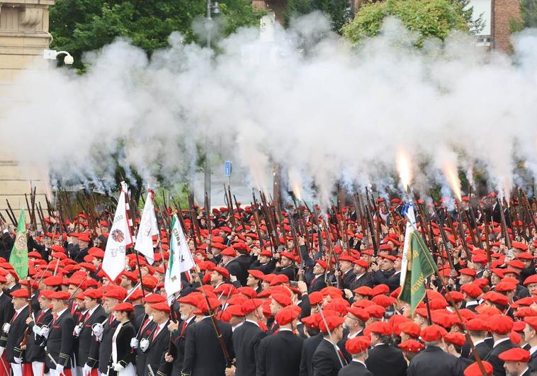 Revive al completo el Alarde tradicional de San Marcial