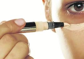 El iluminador y el colorete son los dos productos más demandados del verano.