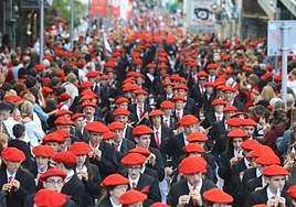 Irun vive su día grande con los alardes de San Marcial.