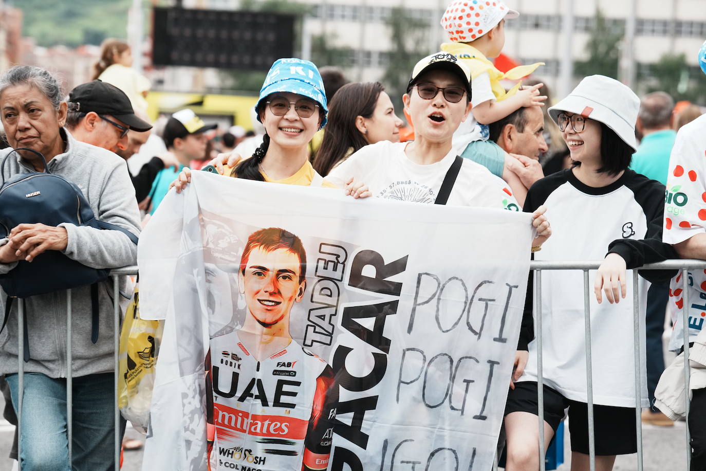 Gran ambiente en la salida del Tour de Francia desde Bilbao