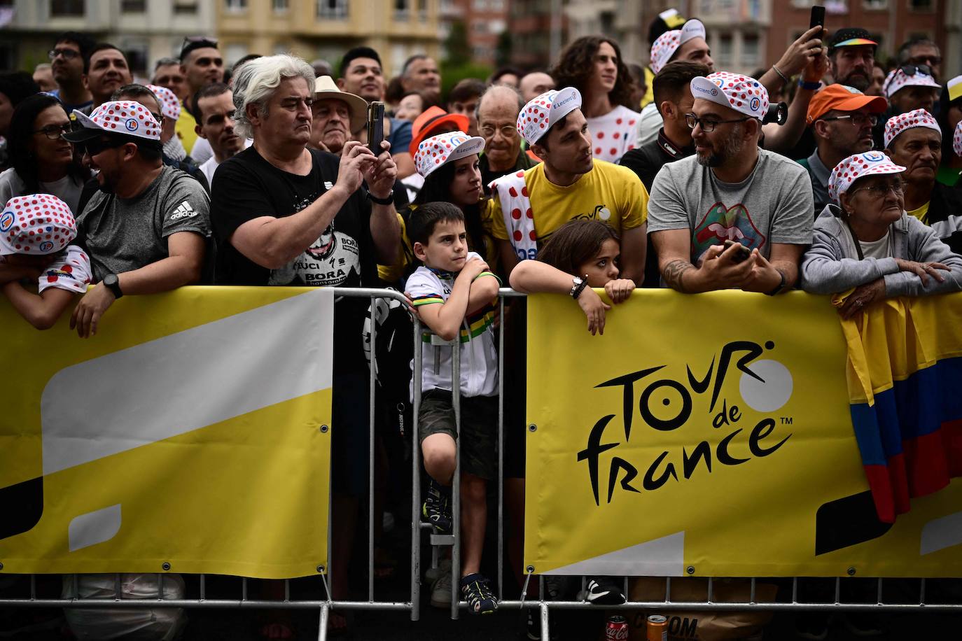Gran ambiente en la salida del Tour de Francia desde Bilbao