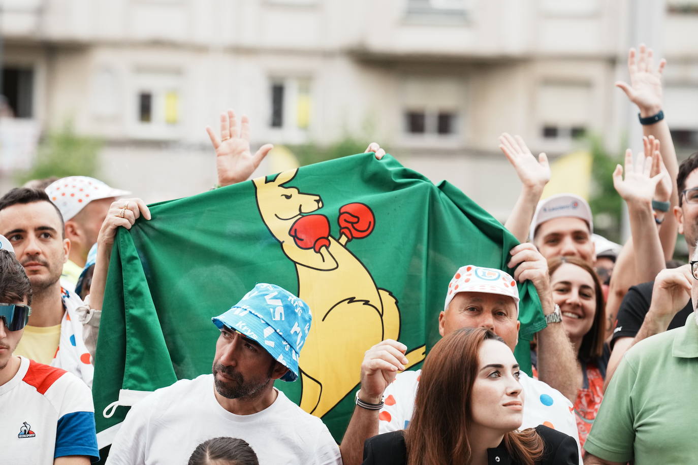 Gran ambiente en la salida del Tour de Francia desde Bilbao