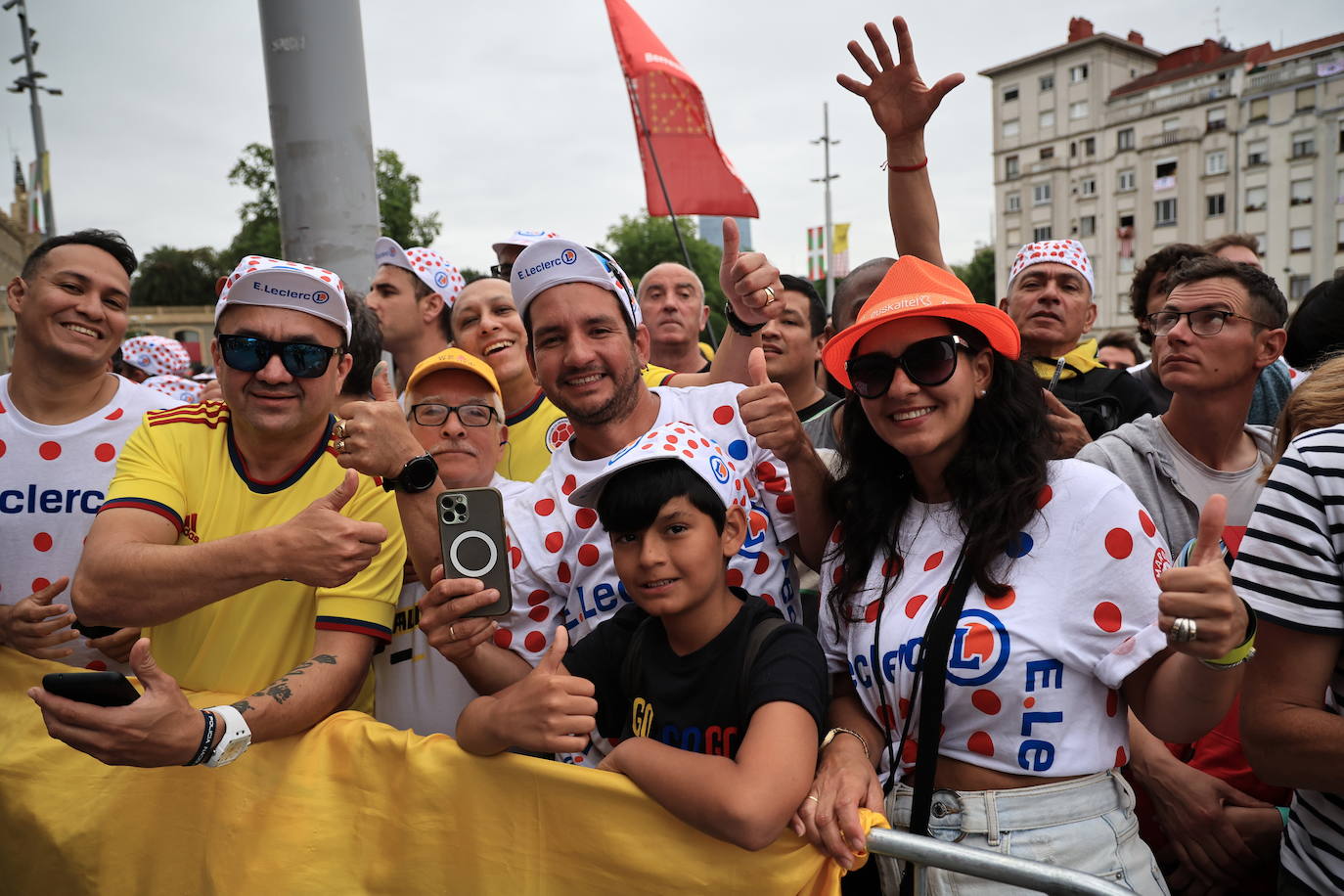 Gran ambiente en la salida del Tour de Francia desde Bilbao