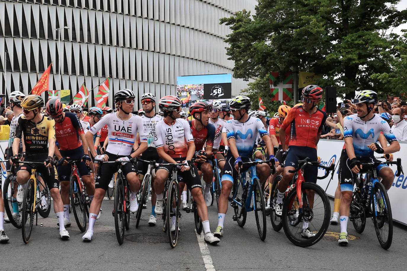 Gran ambiente en la salida del Tour de Francia desde Bilbao