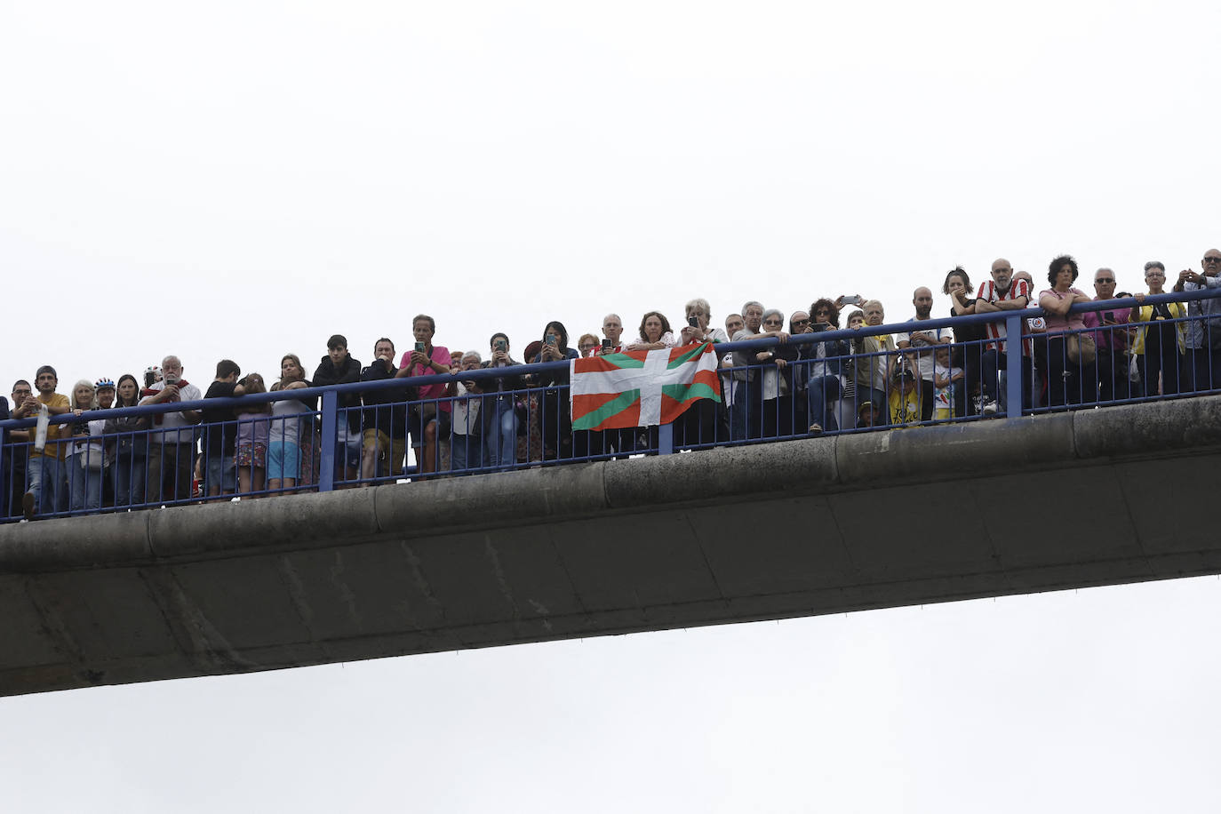 Gran ambiente en la salida del Tour de Francia desde Bilbao