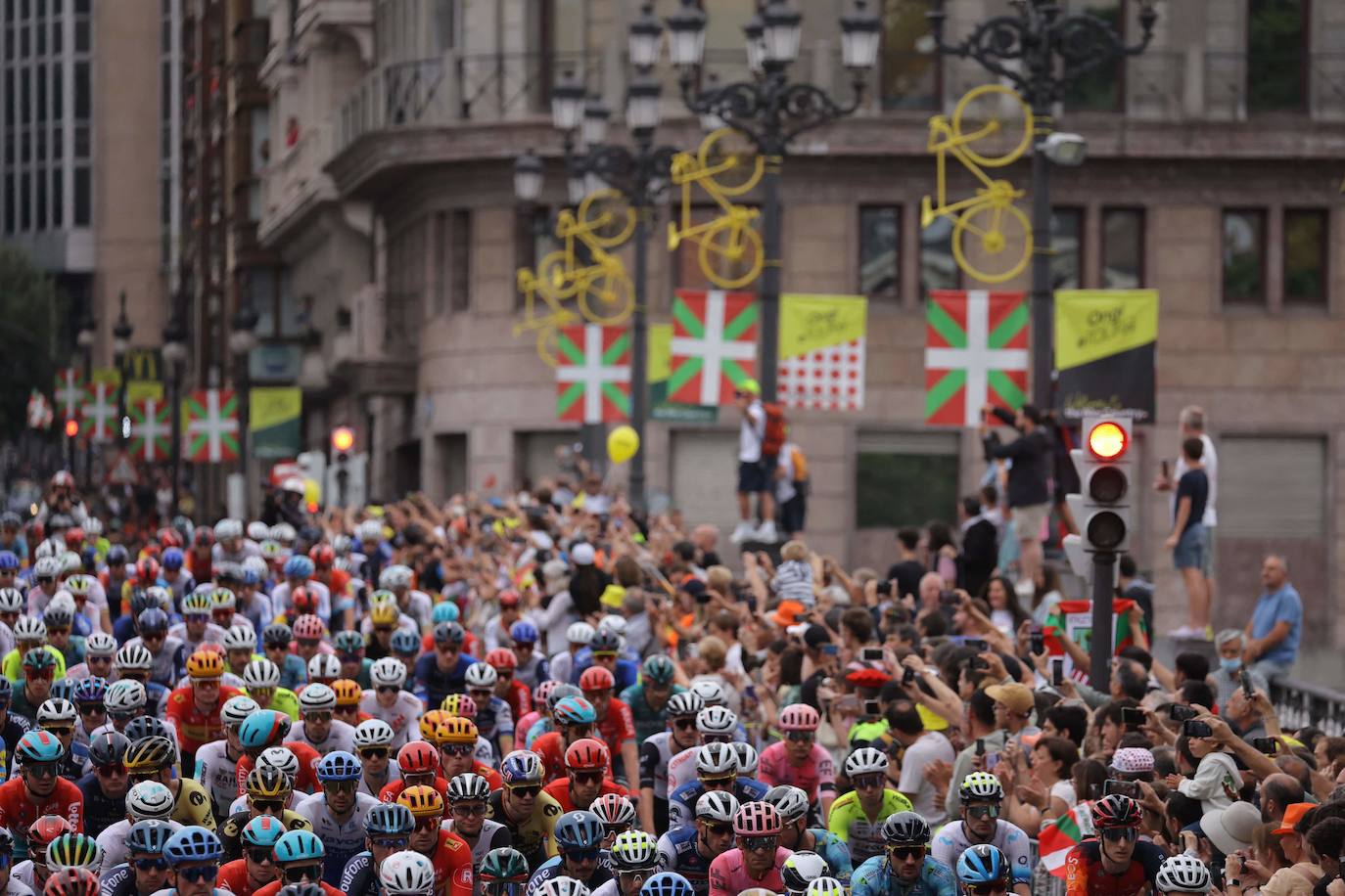 Gran ambiente en la salida del Tour de Francia desde Bilbao