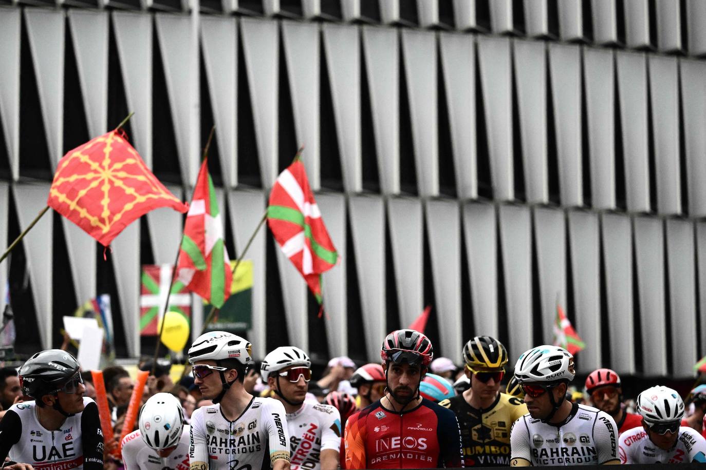 Gran ambiente en la salida del Tour de Francia desde Bilbao