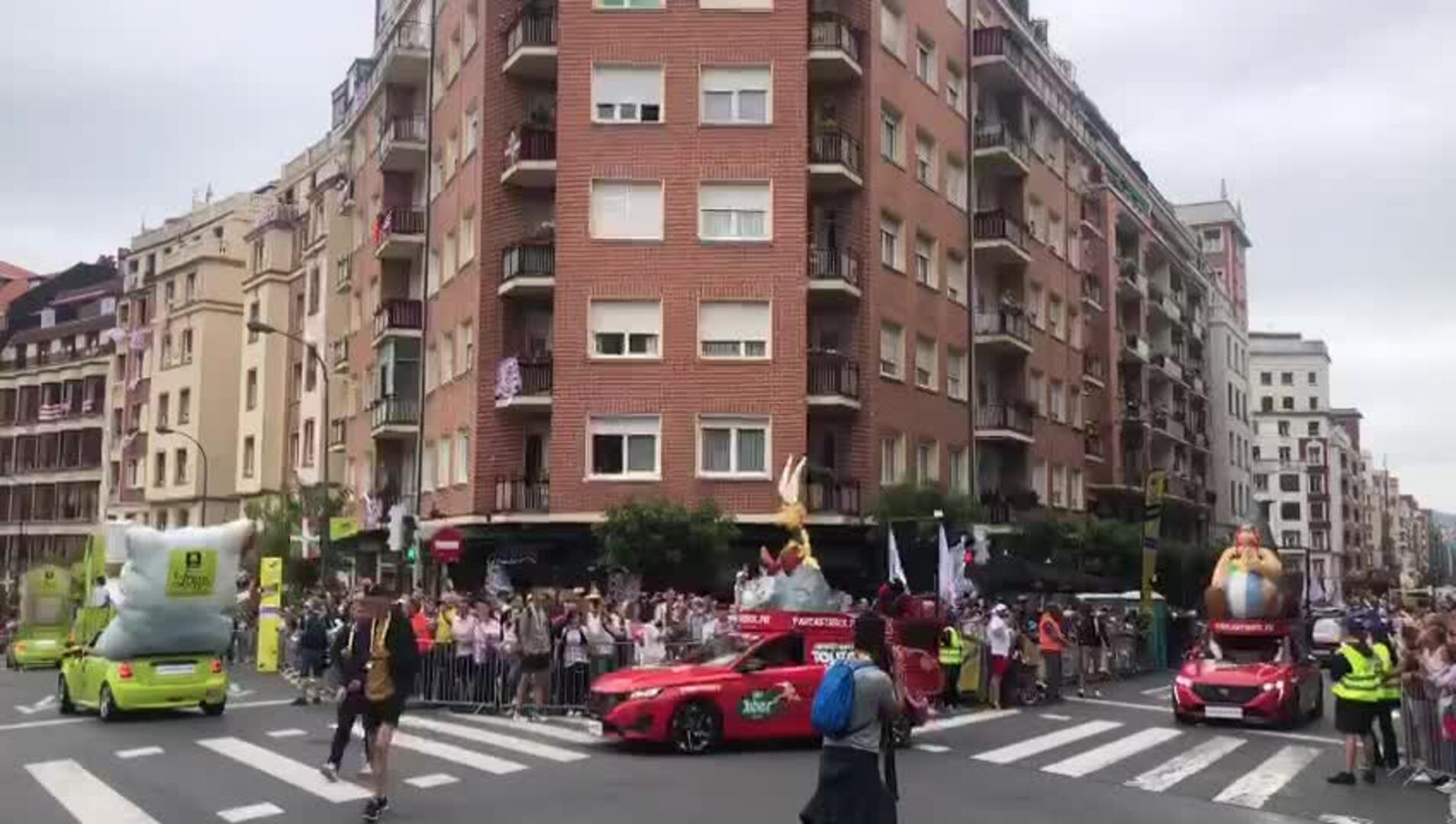 As ha sido la salida de la caravana del Tour