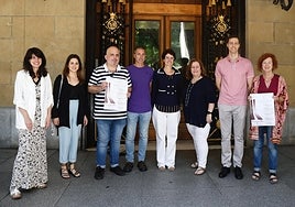 Argazkian, María José Telleria Kultura diputatua, Haritz Alberdi Getariako alkatea, Miriam Romatet Zumaiako Kultura teknikaria eta Unai Manterola Orioko parrokoa agertzen dira.