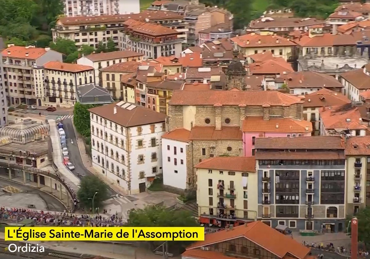 Imagen aérea del Tour a su paso por Ordizia.
