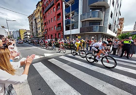 El Tour a su paso por Pasaia.