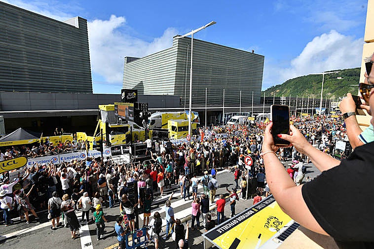 El Tour de Francia deja imágenes inolvidables en San Sebastián